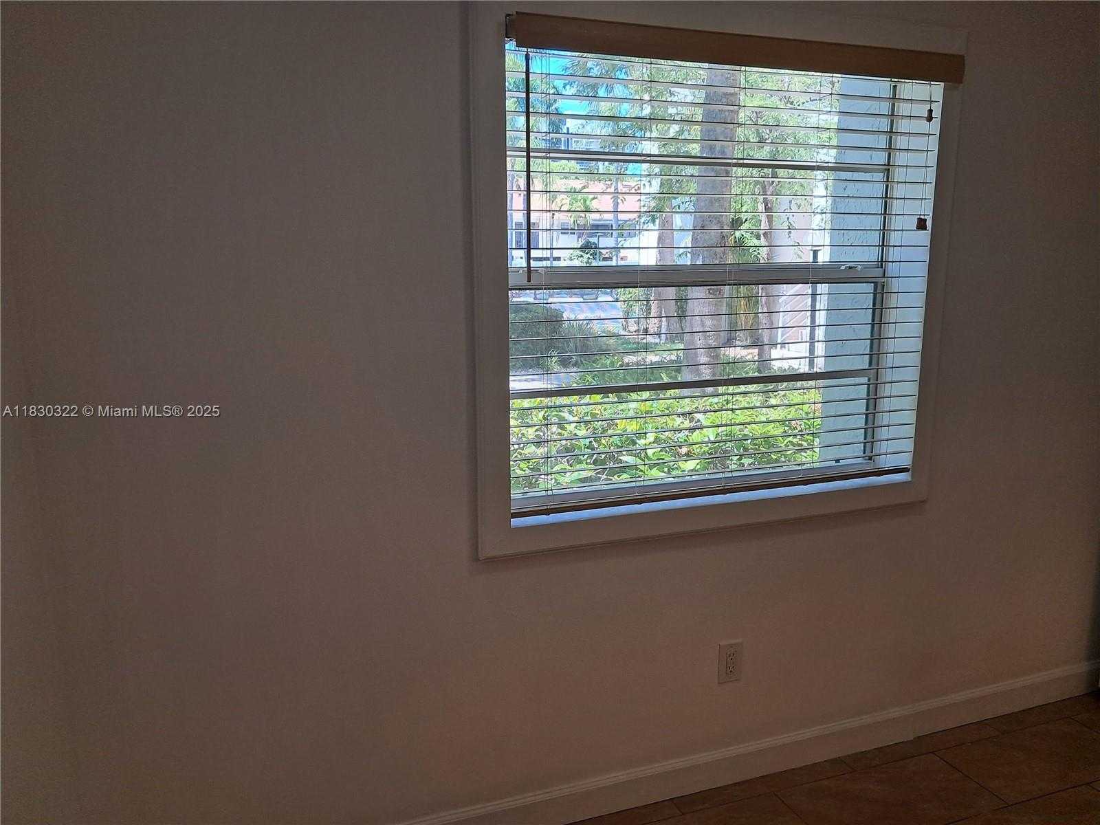 Small Image of 3559 MAGELLAN CIR #322-2, Aventura Number 4
