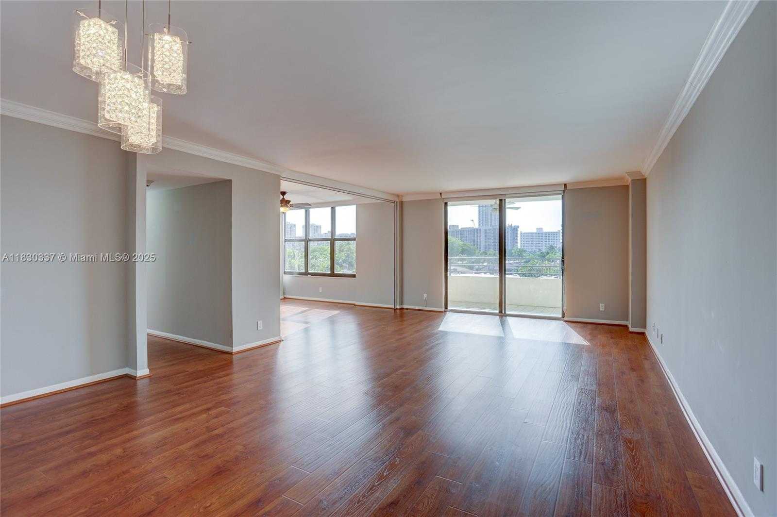 Small Image of 2500 PARKVIEW DR #405, Hallandale Beach Number 10