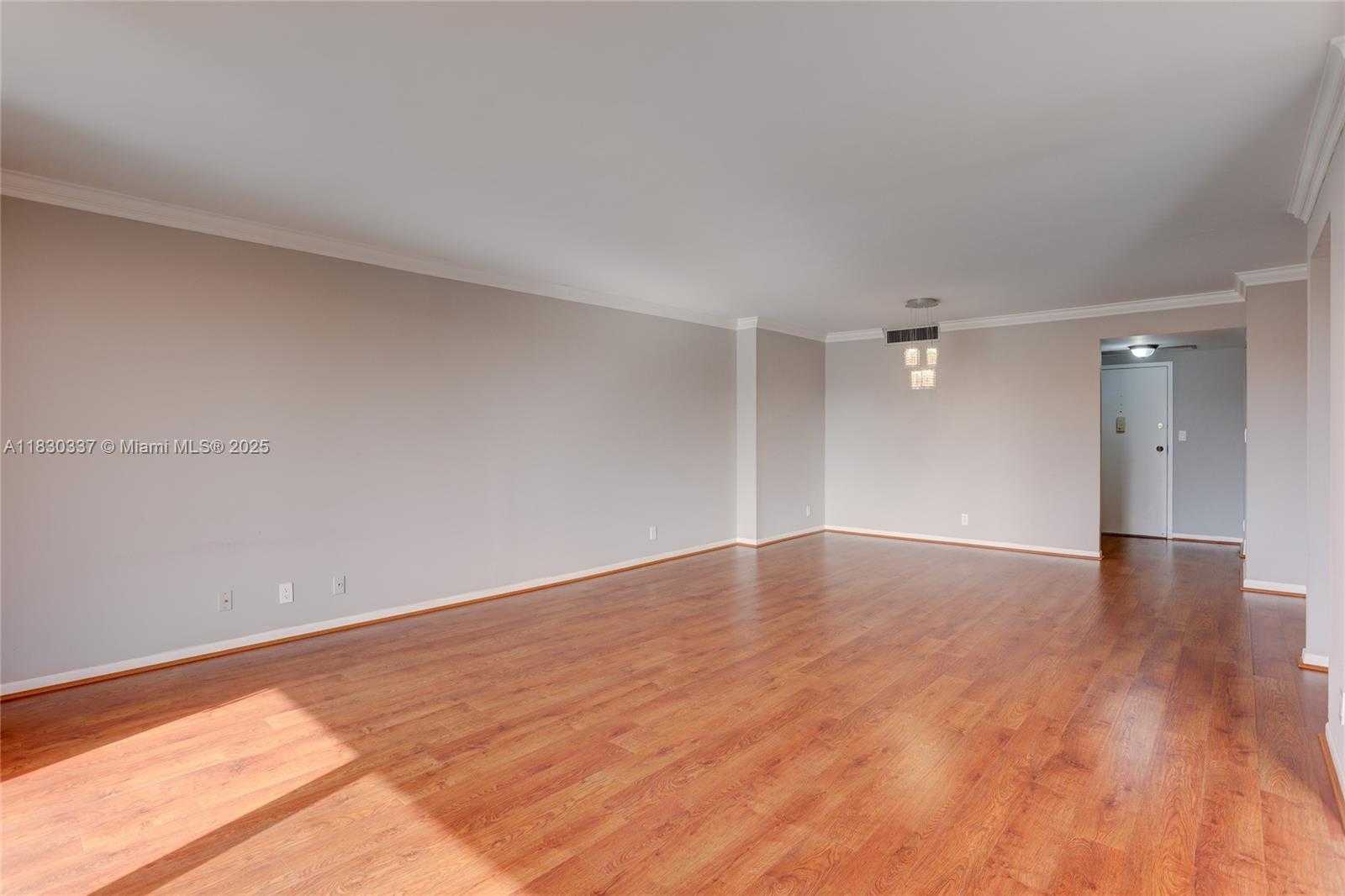 Small Image of 2500 PARKVIEW DR #405, Hallandale Beach Number 12