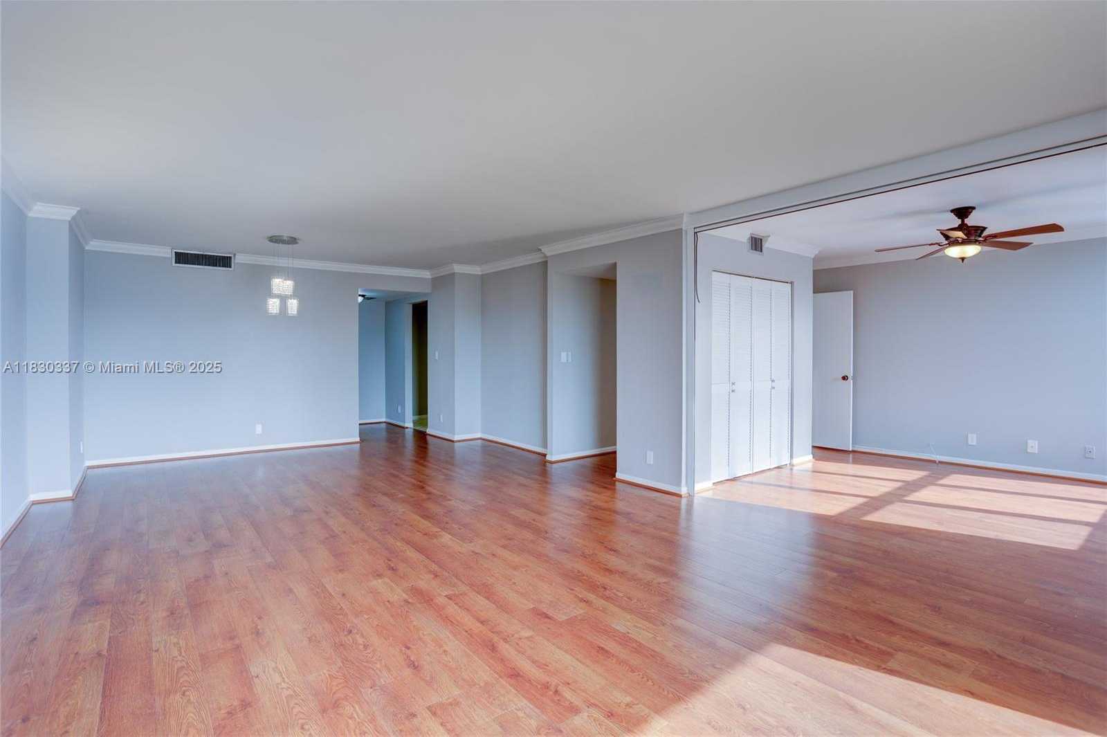 Small Image of 2500 PARKVIEW DR #405, Hallandale Beach Number 13