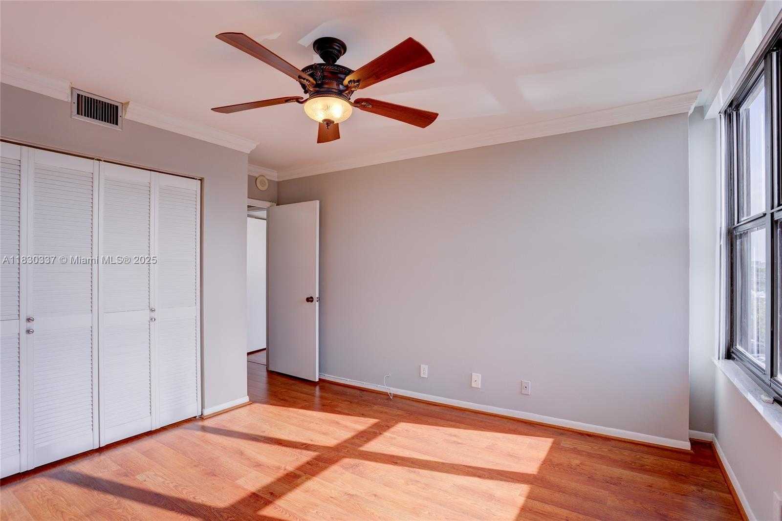 Small Image of 2500 PARKVIEW DR #405, Hallandale Beach Number 15