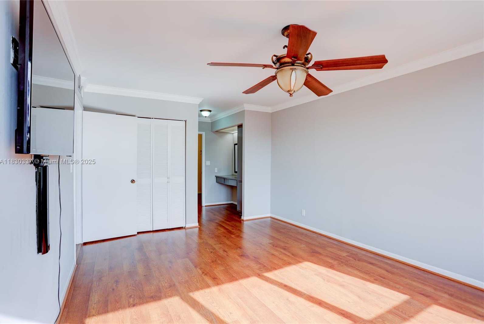 Small Image of 2500 PARKVIEW DR #405, Hallandale Beach Number 21