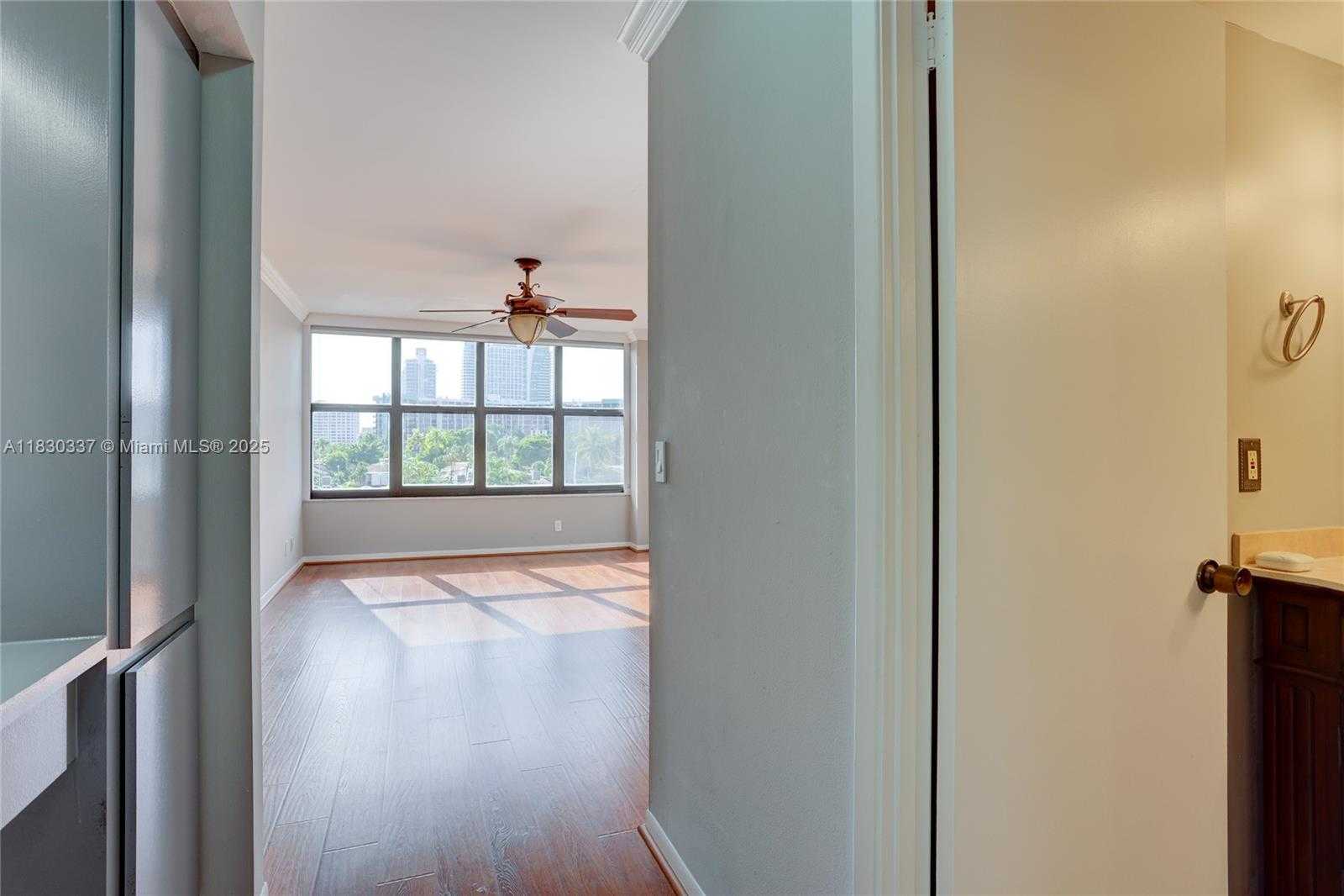 Small Image of 2500 PARKVIEW DR #405, Hallandale Beach Number 22