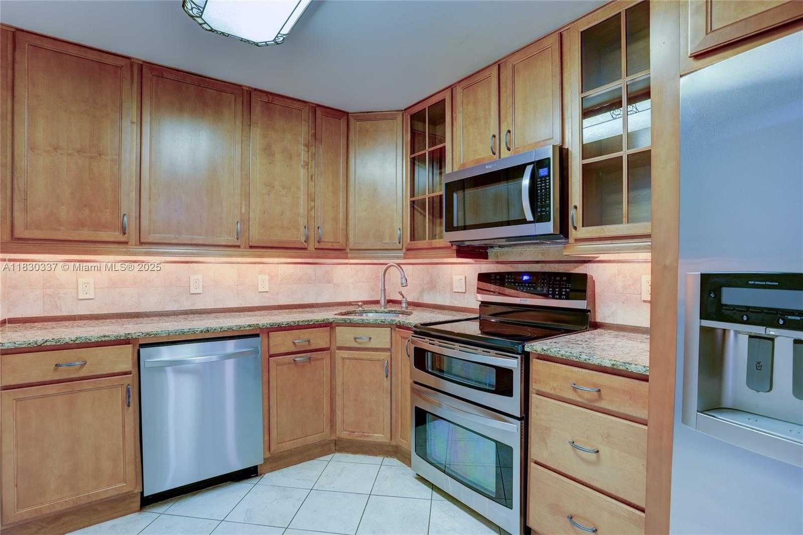 Small Image of 2500 PARKVIEW DR #405, Hallandale Beach Number 6