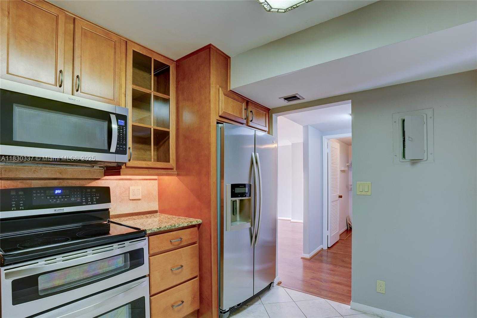 Small Image of 2500 PARKVIEW DR #405, Hallandale Beach Number 7