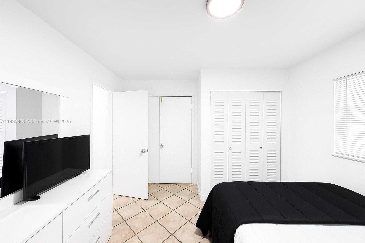 Small Image of 1250 LINCOLN RD #203, Miami Beach Number 4