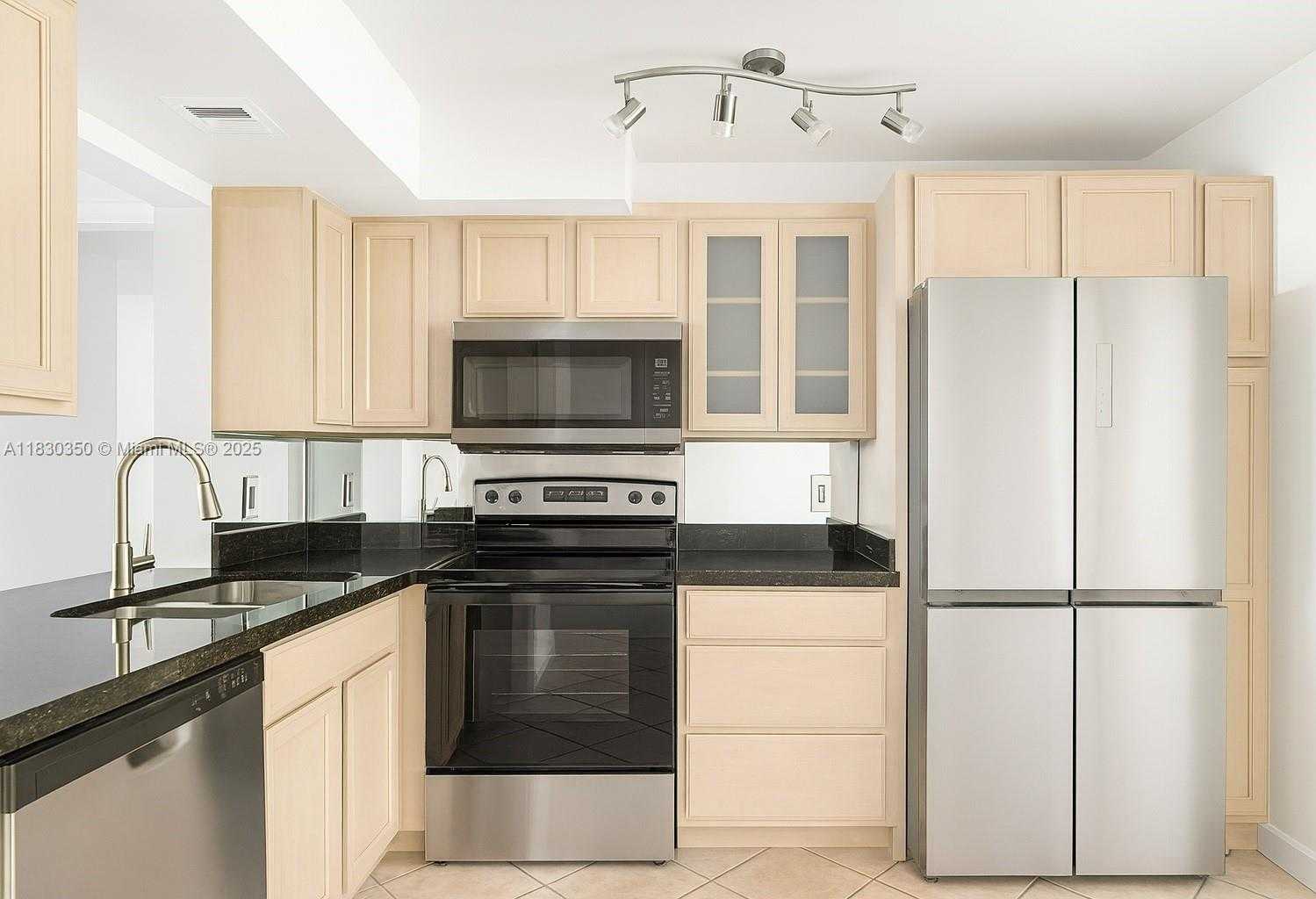 Small Image of 1250 LINCOLN RD #203, Miami Beach Number 9