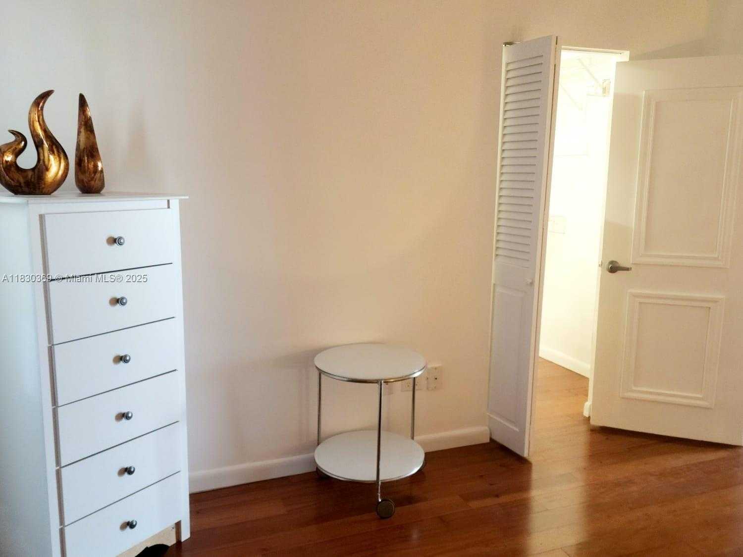 Small Image of 1100 ALTON RD #3C, Miami Beach Number 14