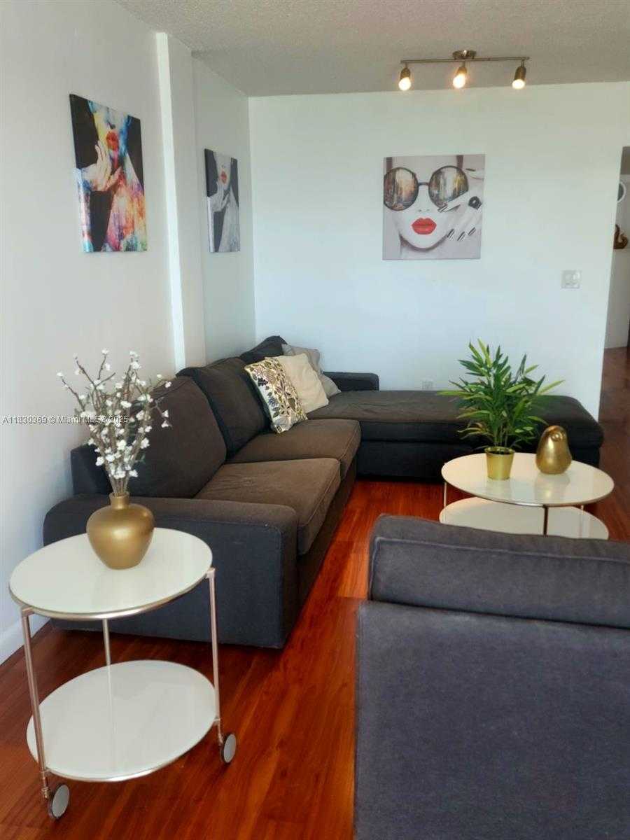 Small Image of 1100 ALTON RD #3C, Miami Beach Number 4