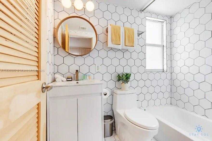 Small Image of 7326 COLLINS AVE #201, Miami Beach Number 11