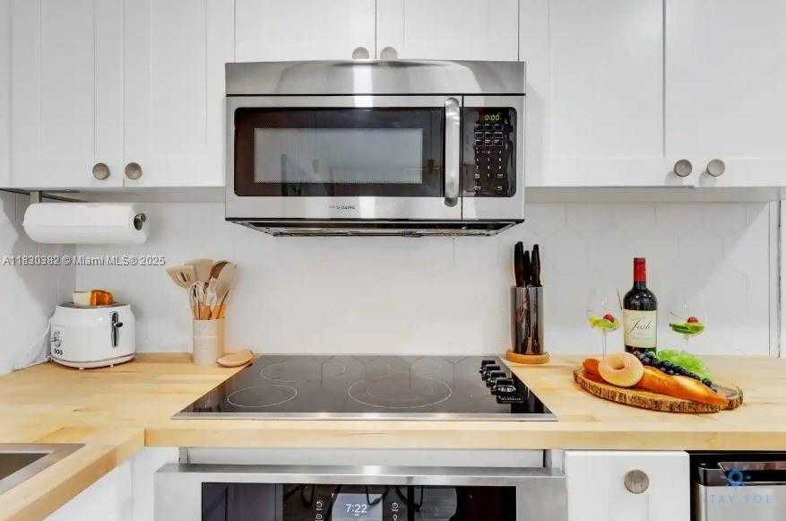 Small Image of 7326 COLLINS AVE #201, Miami Beach Number 3