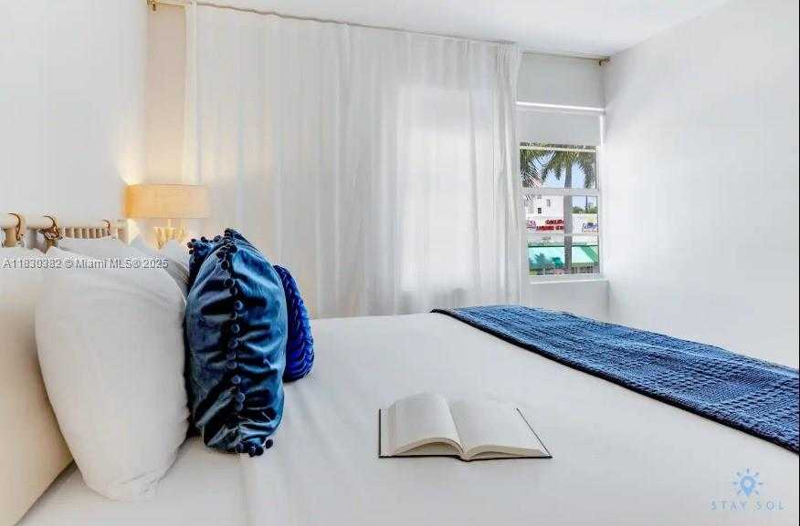 Small Image of 7326 COLLINS AVE #201, Miami Beach Number 8