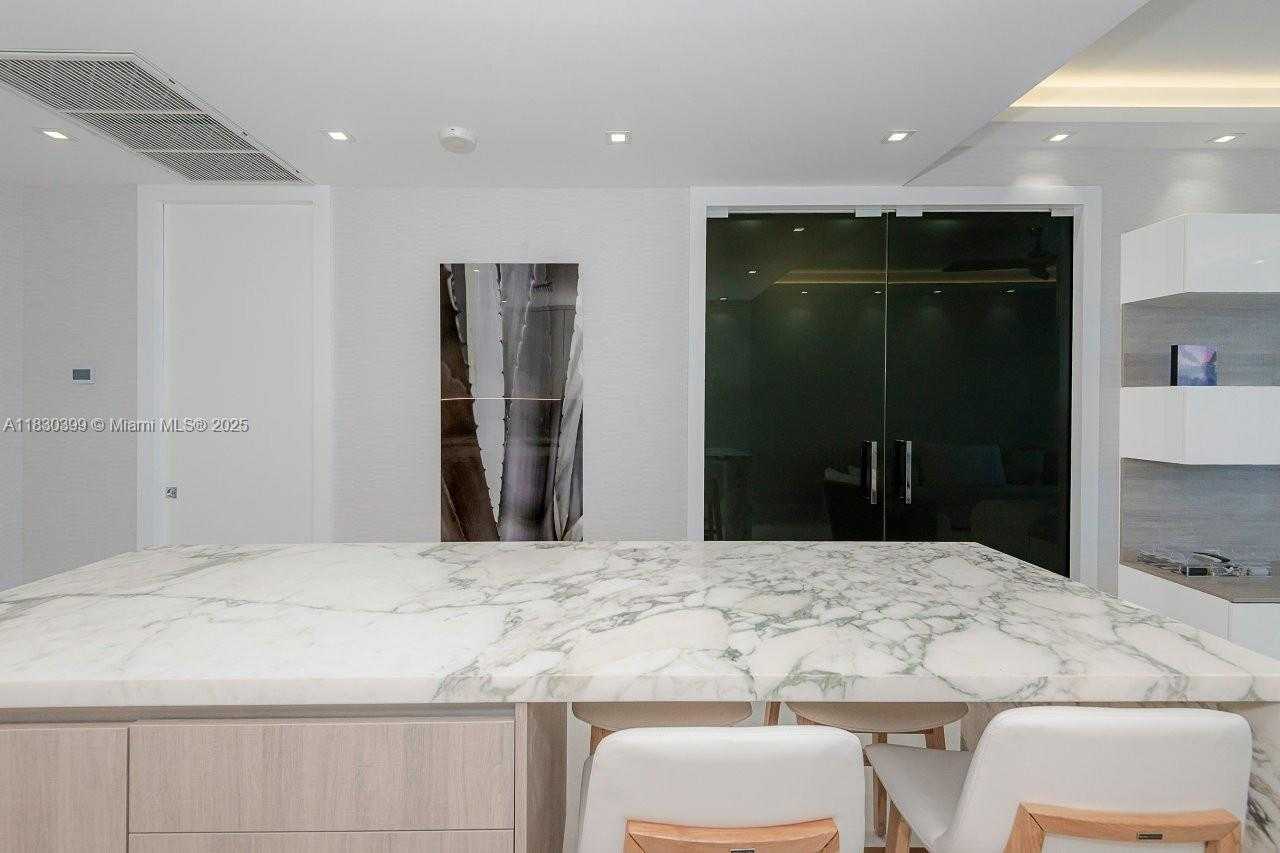 Small Image of 2301 COLLINS AVE #PH20, Miami Beach Number 10