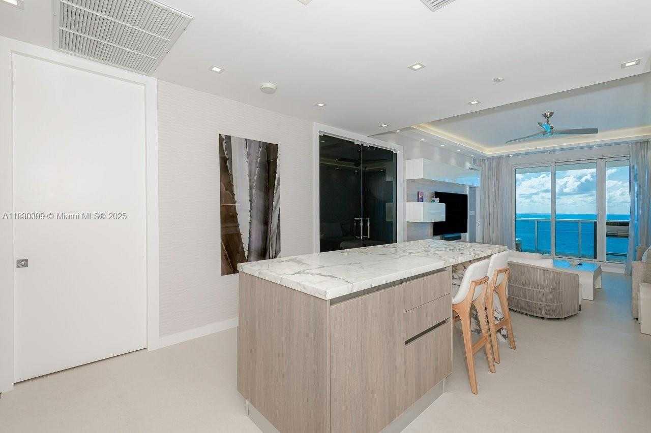 Small Image of 2301 COLLINS AVE #PH20, Miami Beach Number 11