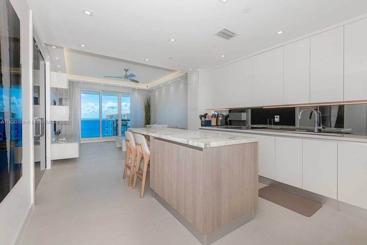 Small Image of 2301 COLLINS AVE #PH20, Miami Beach Number 12