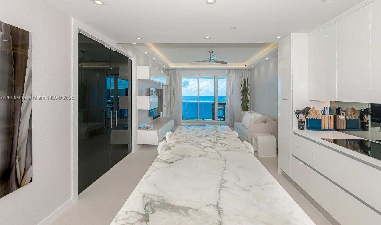 Small Image of 2301 COLLINS AVE #PH20, Miami Beach Number 13