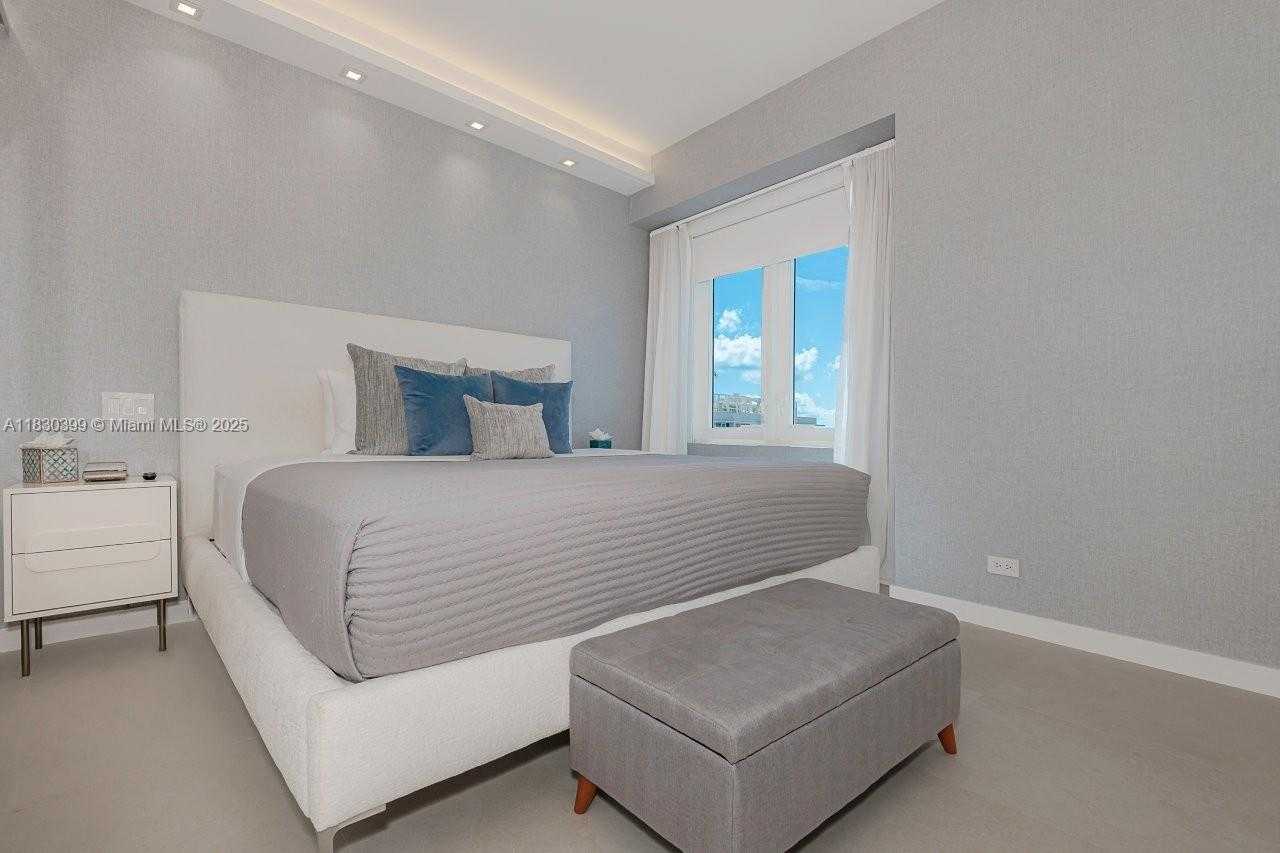 Small Image of 2301 COLLINS AVE #PH20, Miami Beach Number 16