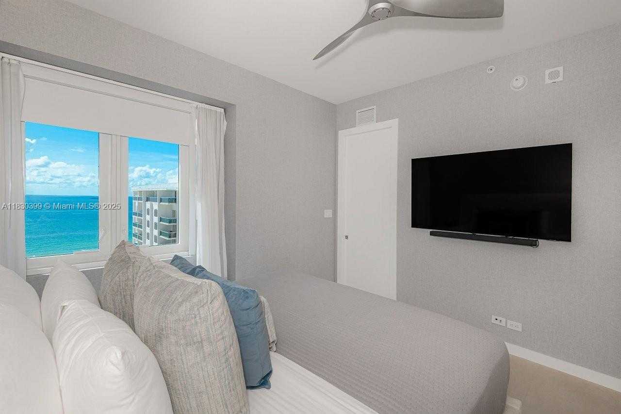 Small Image of 2301 COLLINS AVE #PH20, Miami Beach Number 17