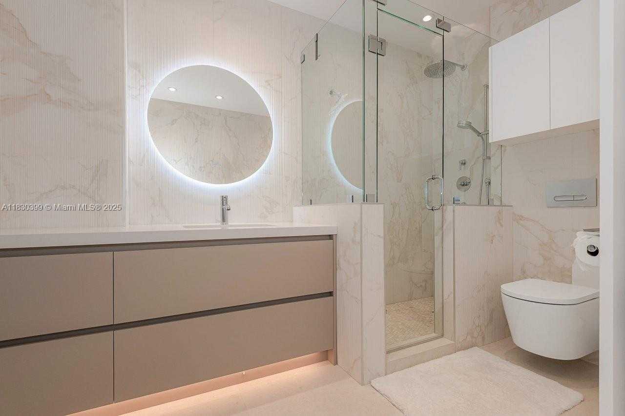 Small Image of 2301 COLLINS AVE #PH20, Miami Beach Number 20