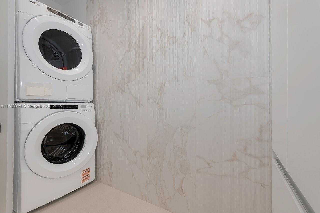 Small Image of 2301 COLLINS AVE #PH20, Miami Beach Number 21