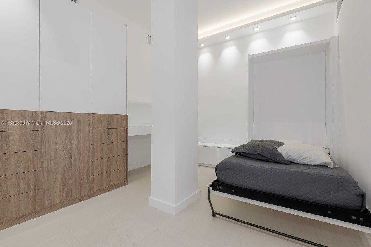 Small Image of 2301 COLLINS AVE #PH20, Miami Beach Number 22