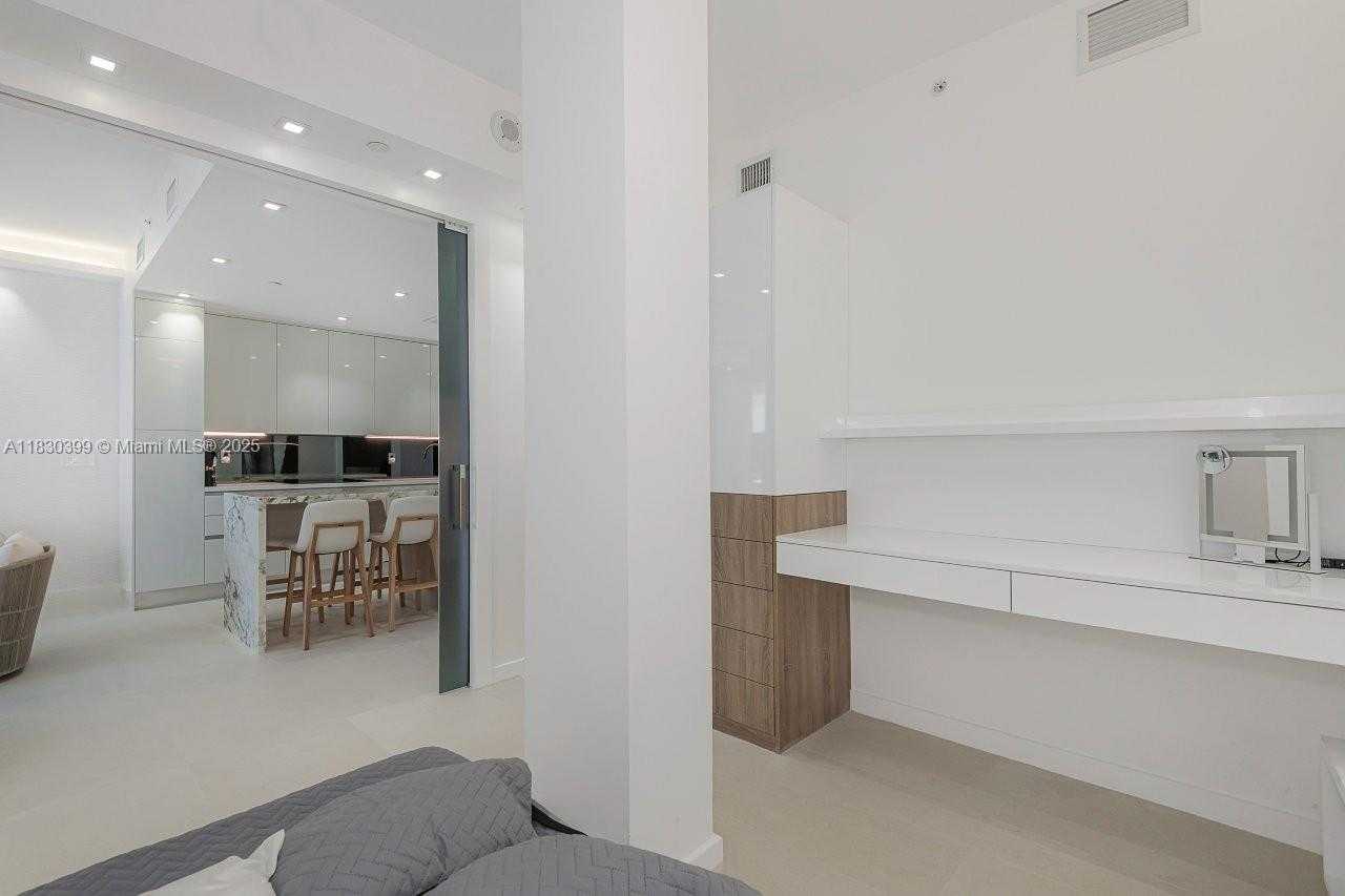 Small Image of 2301 COLLINS AVE #PH20, Miami Beach Number 24