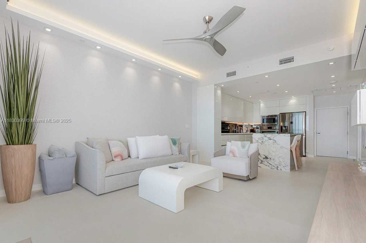 Small Image of 2301 COLLINS AVE #PH20, Miami Beach Number 4