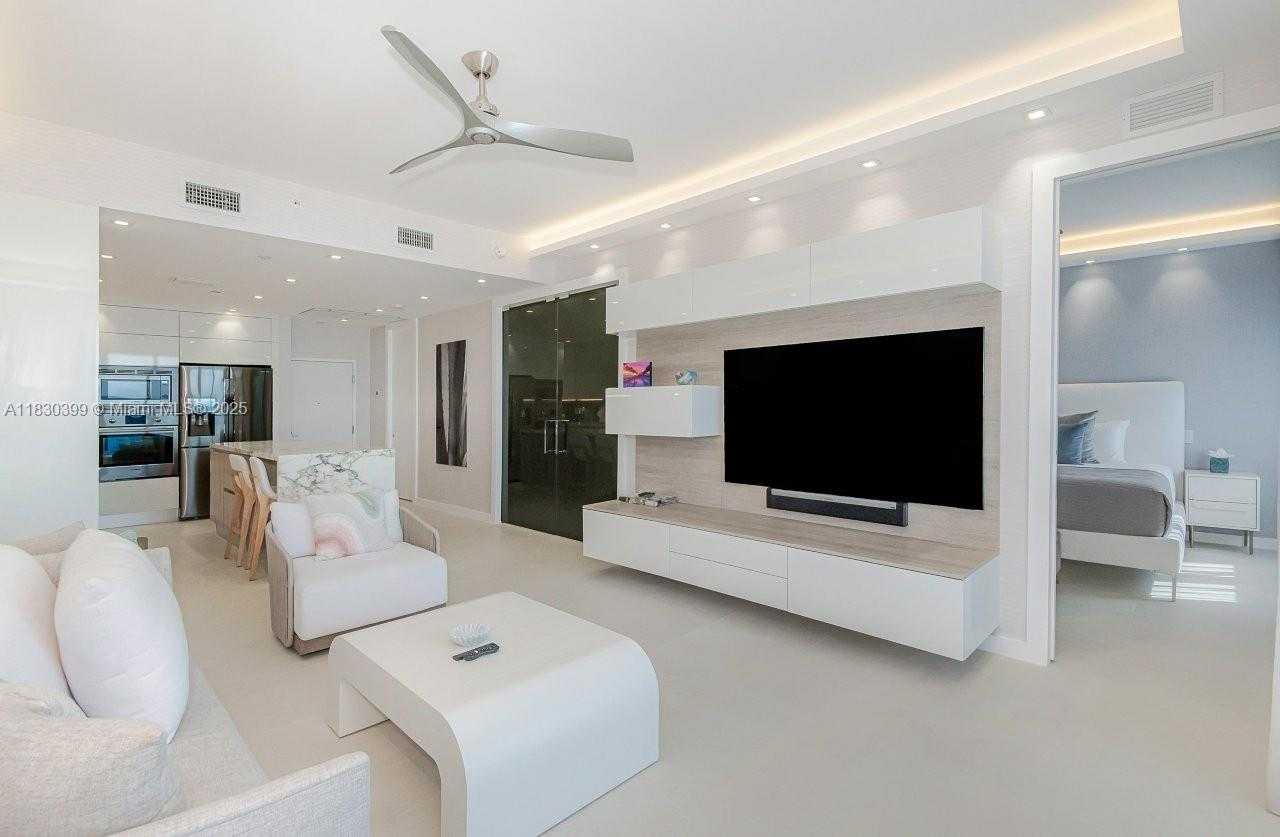 Small Image of 2301 COLLINS AVE #PH20, Miami Beach Number 5