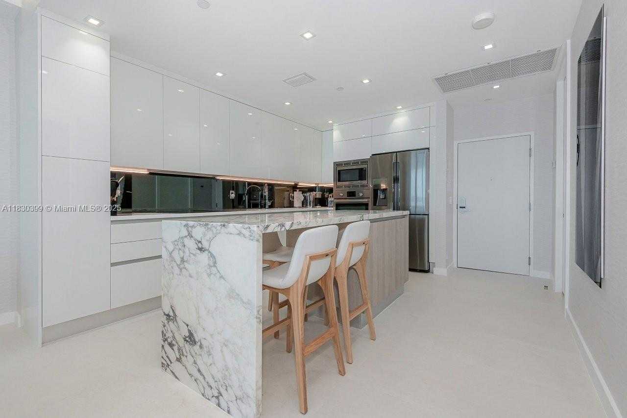 Small Image of 2301 COLLINS AVE #PH20, Miami Beach Number 6