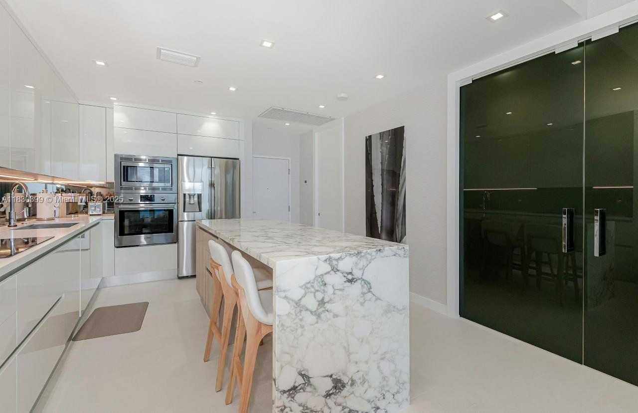 Small Image of 2301 COLLINS AVE #PH20, Miami Beach Number 8