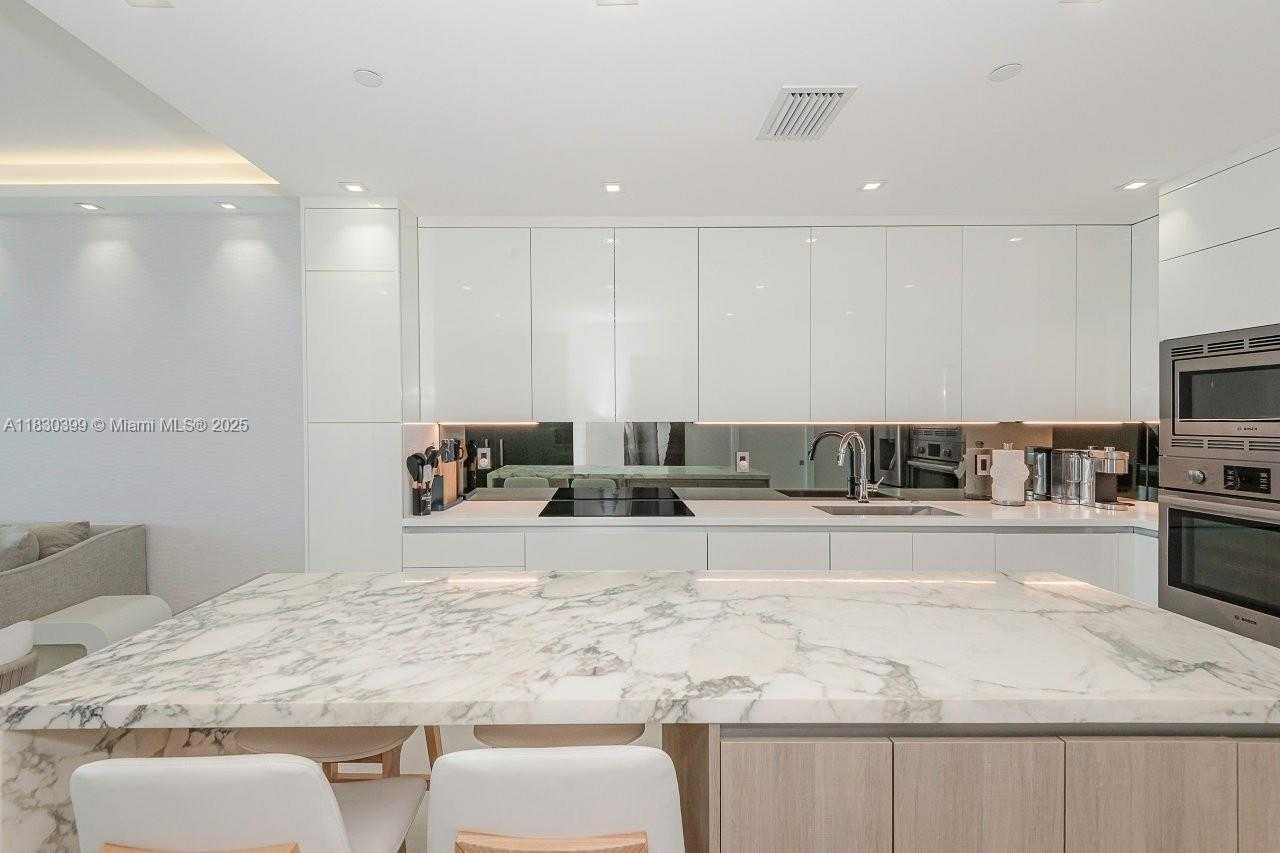 Small Image of 2301 COLLINS AVE #PH20, Miami Beach Number 9