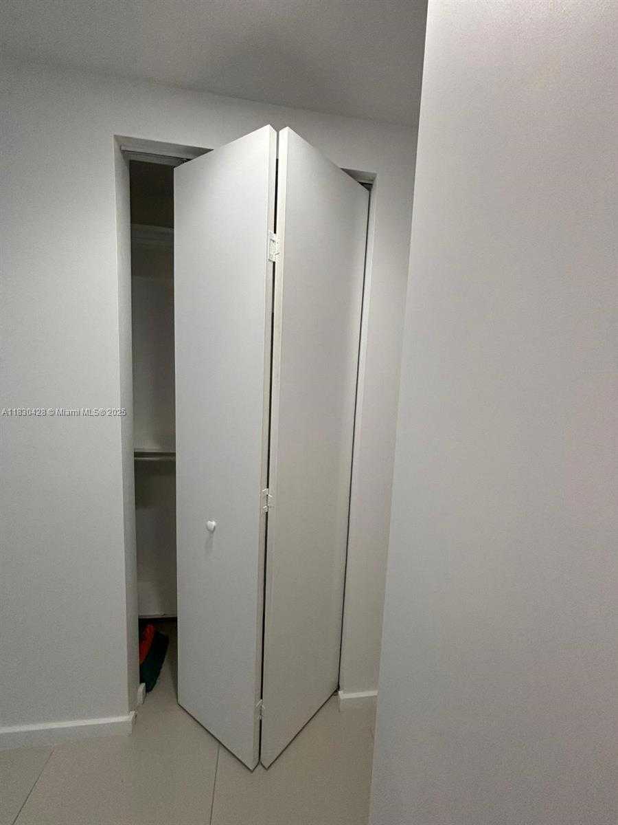 Small Image of 5300 PASEO BLVD #1507, Doral Number 14