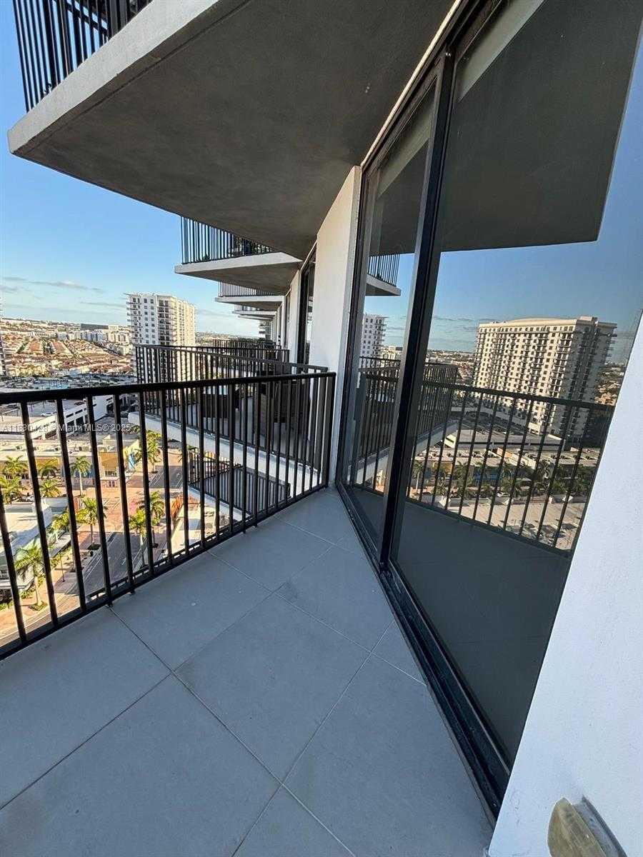 Small Image of 5300 PASEO BLVD #1507, Doral Number 4