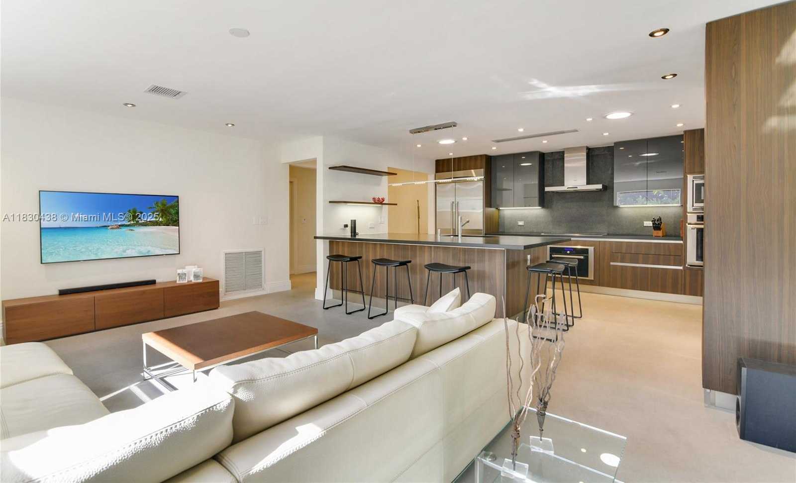 Small Image of 20701 NORTH EAST 21ST CT, Miami Number 10