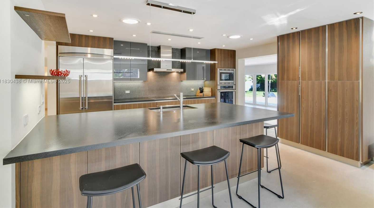 Small Image of 20701 NORTH EAST 21ST CT, Miami Number 12