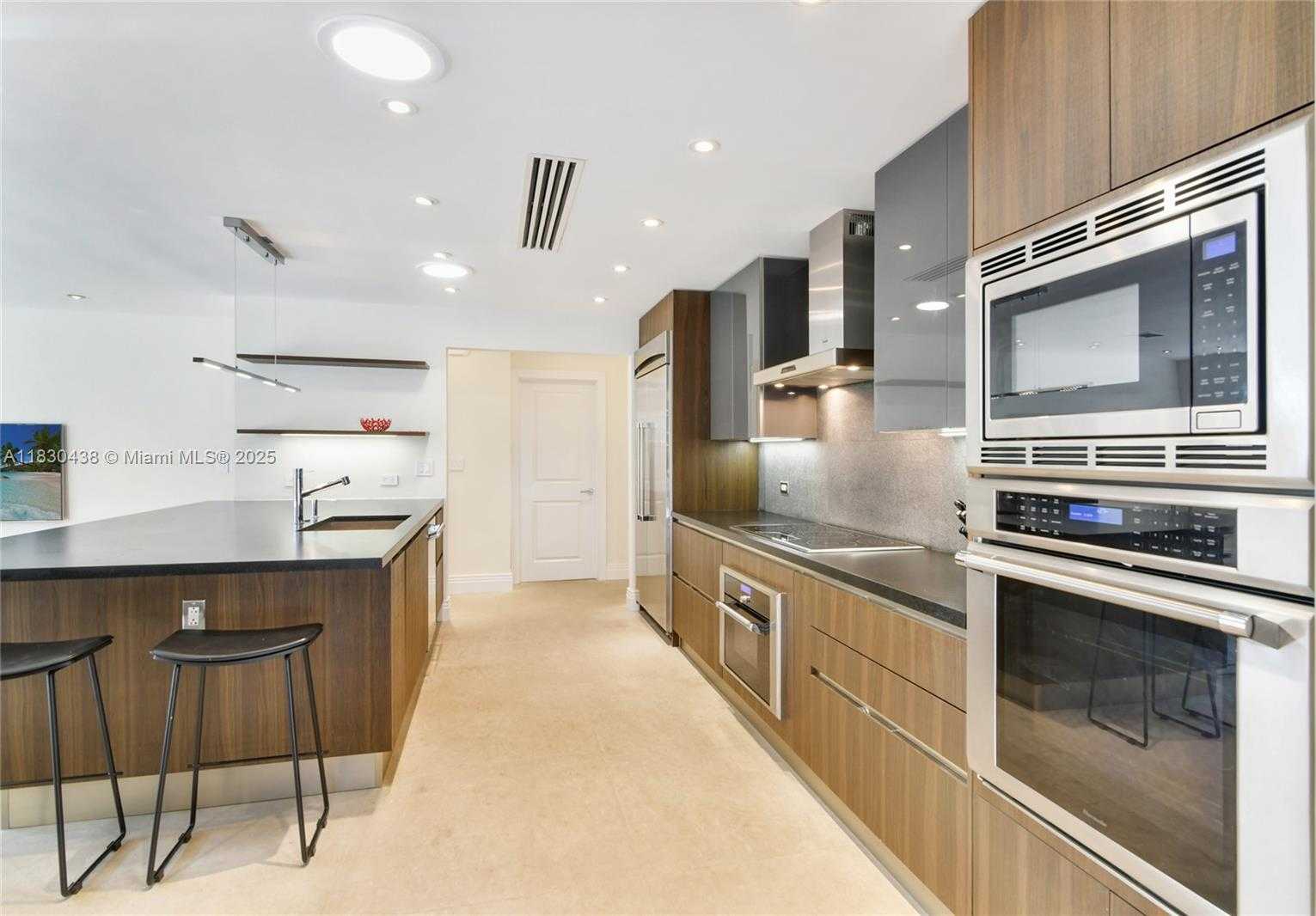 Small Image of 20701 NORTH EAST 21ST CT, Miami Number 13