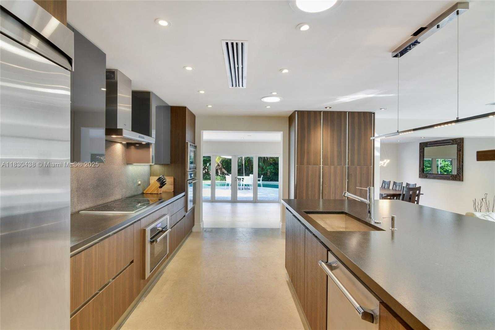 Small Image of 20701 NORTH EAST 21ST CT, Miami Number 14