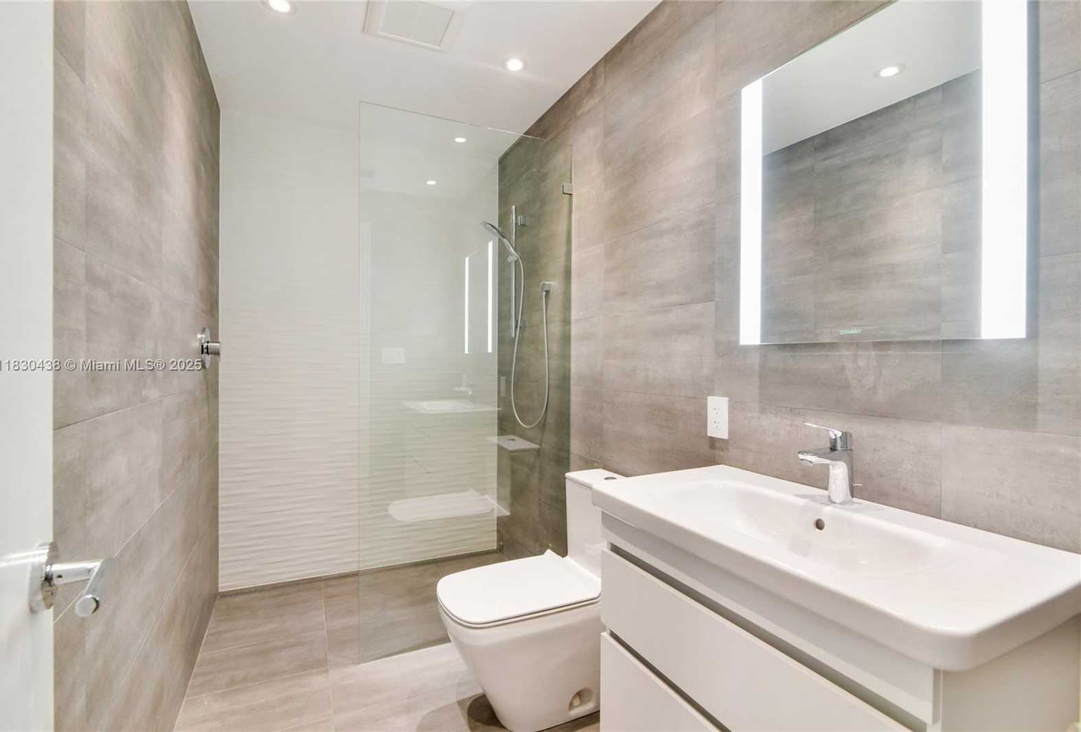 Small Image of 20701 NORTH EAST 21ST CT, Miami Number 16