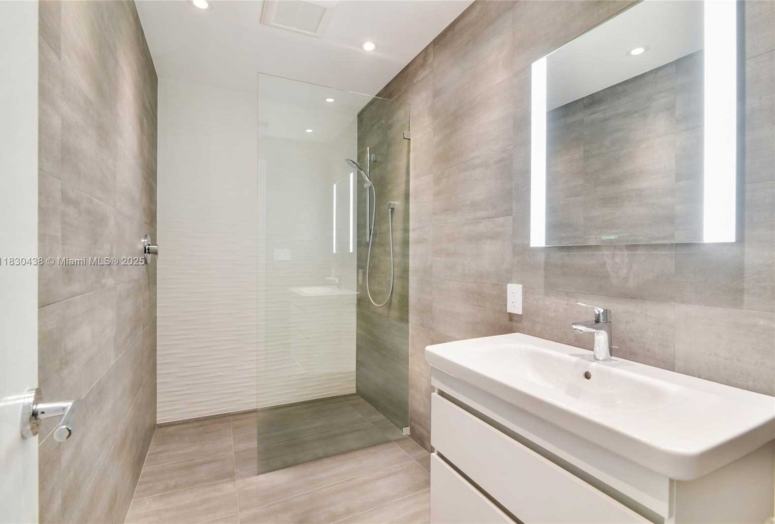 Small Image of 20701 NORTH EAST 21ST CT, Miami Number 17
