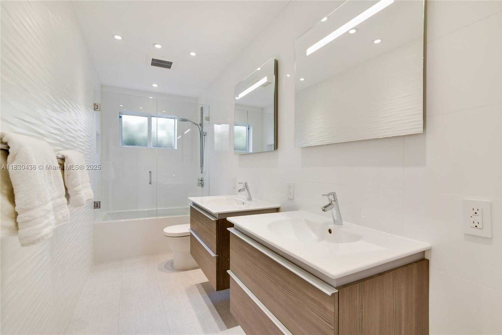 Small Image of 20701 NORTH EAST 21ST CT, Miami Number 24