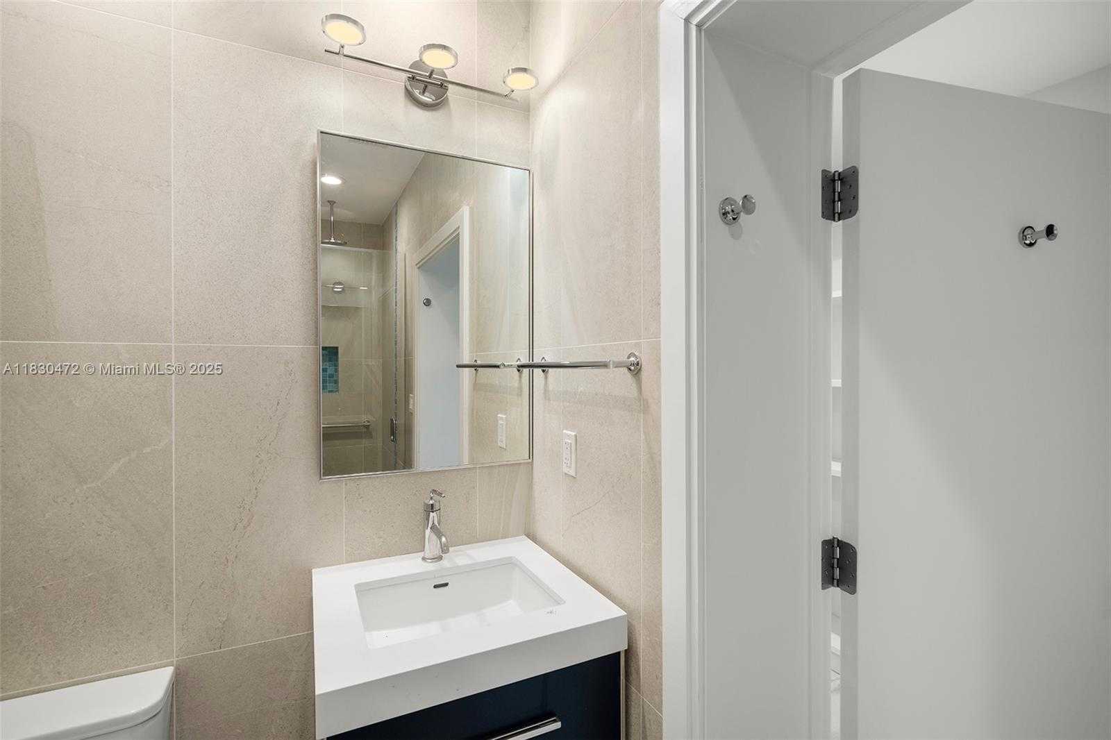 Small Image of 6001 NORTH BAY RD, Miami Beach Number 13