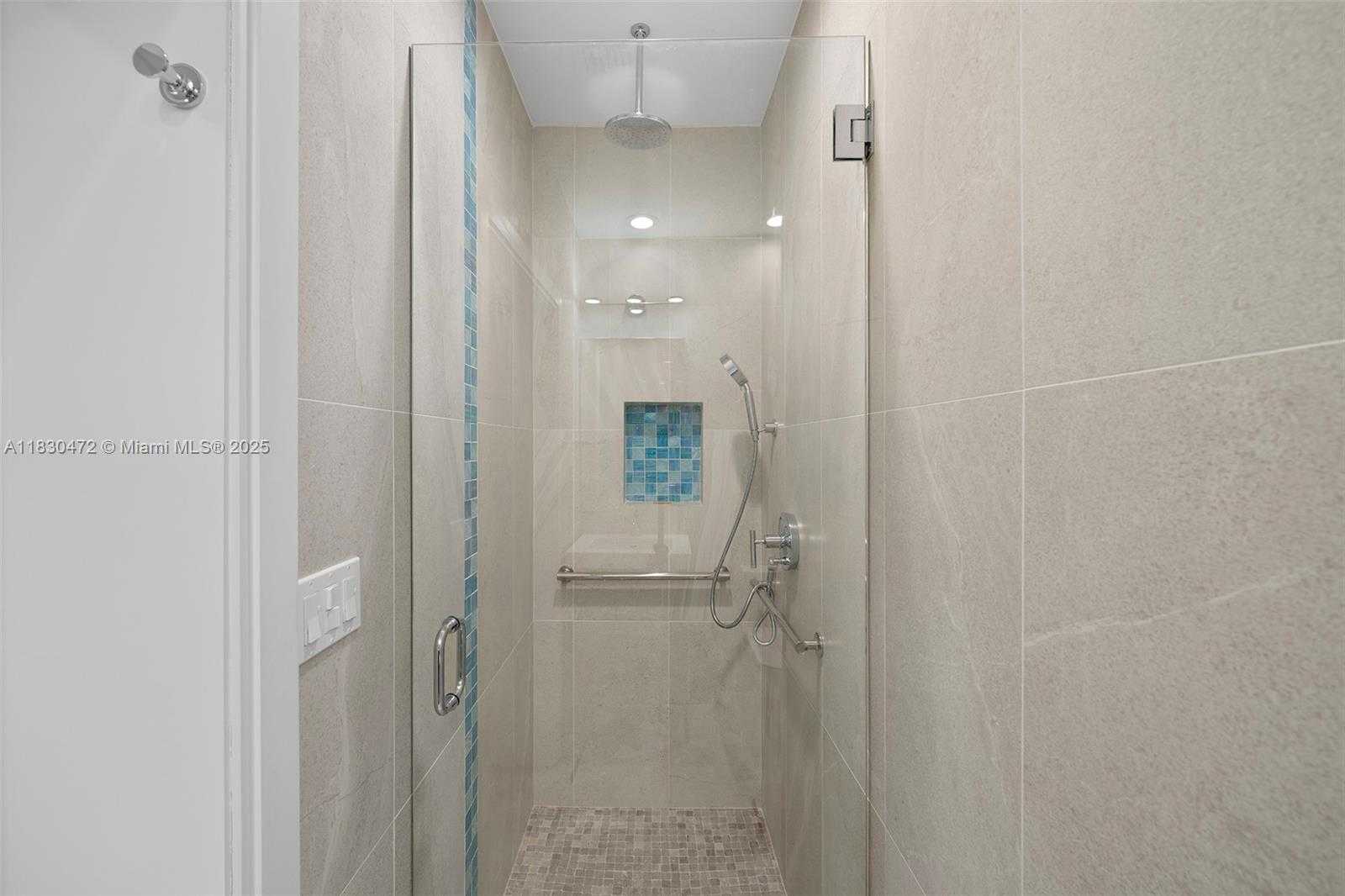 Small Image of 6001 NORTH BAY RD, Miami Beach Number 14