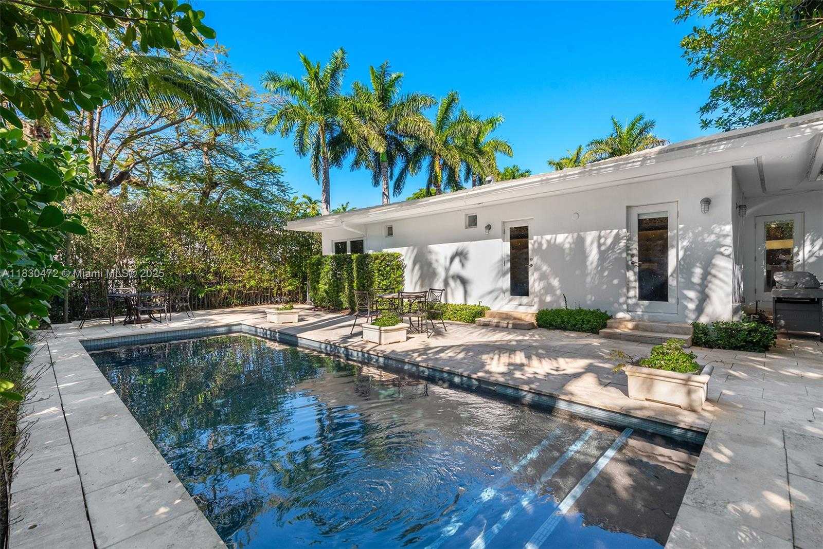 Small Image of 6001 NORTH BAY RD, Miami Beach Number 2