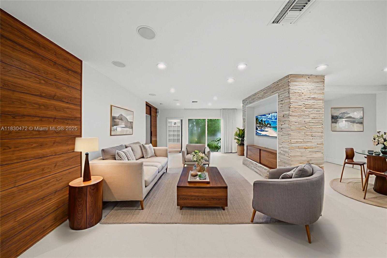 Small Image of 6001 NORTH BAY RD, Miami Beach Number 4