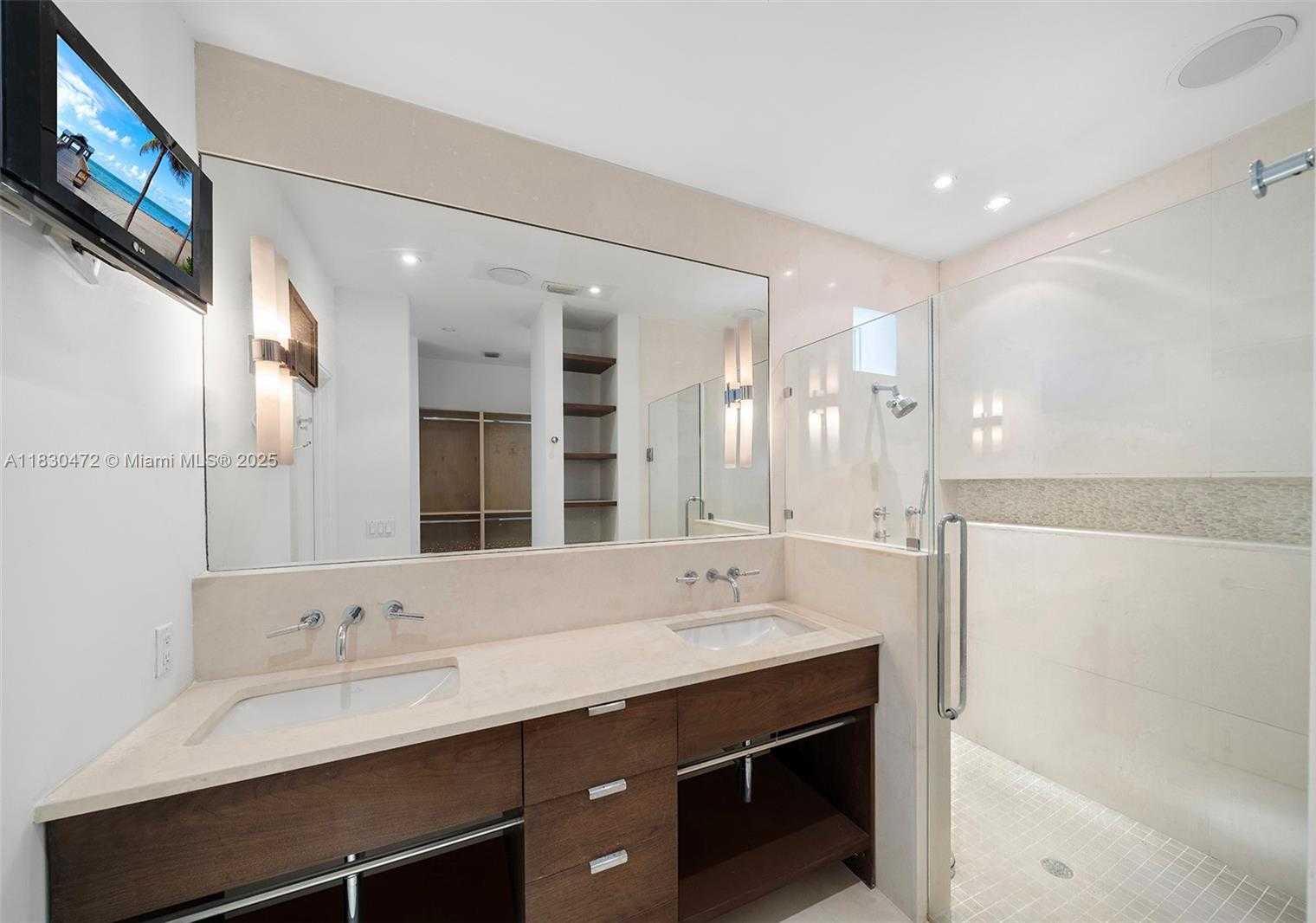 Small Image of 6001 NORTH BAY RD, Miami Beach Number 8