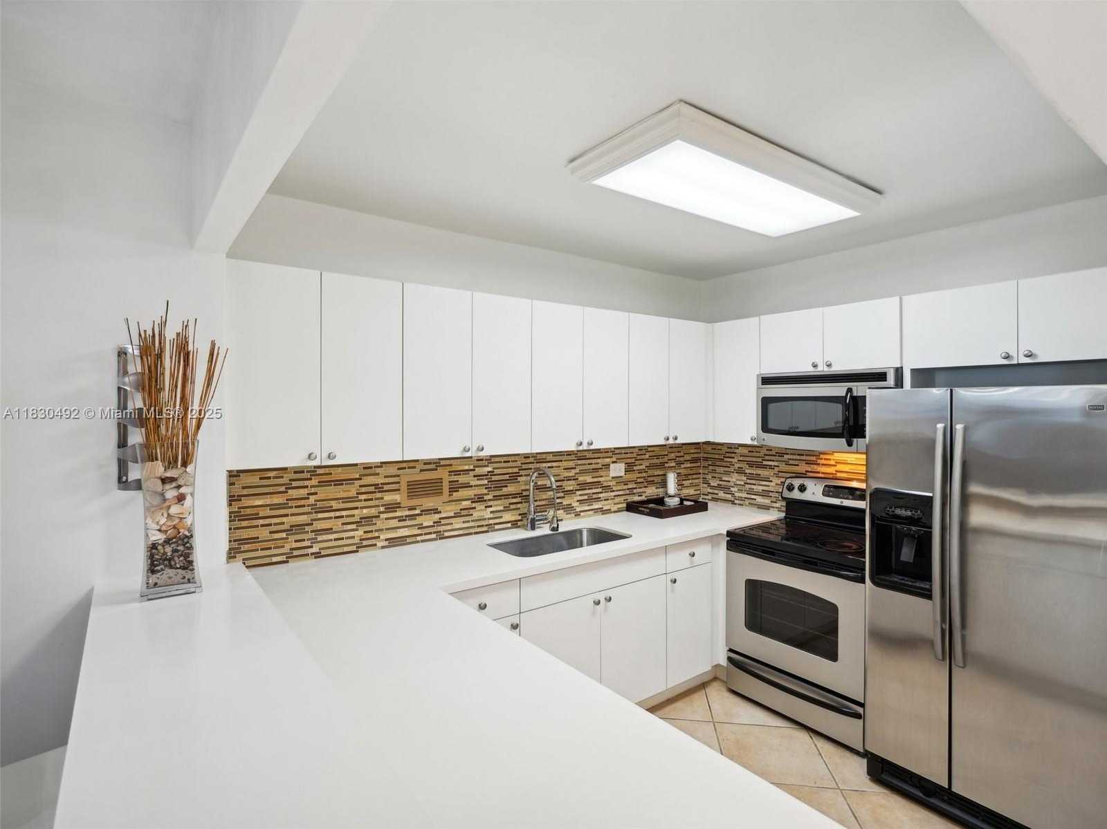 Small Image of 2301 COLLINS AVE #523, Miami Beach Number 15