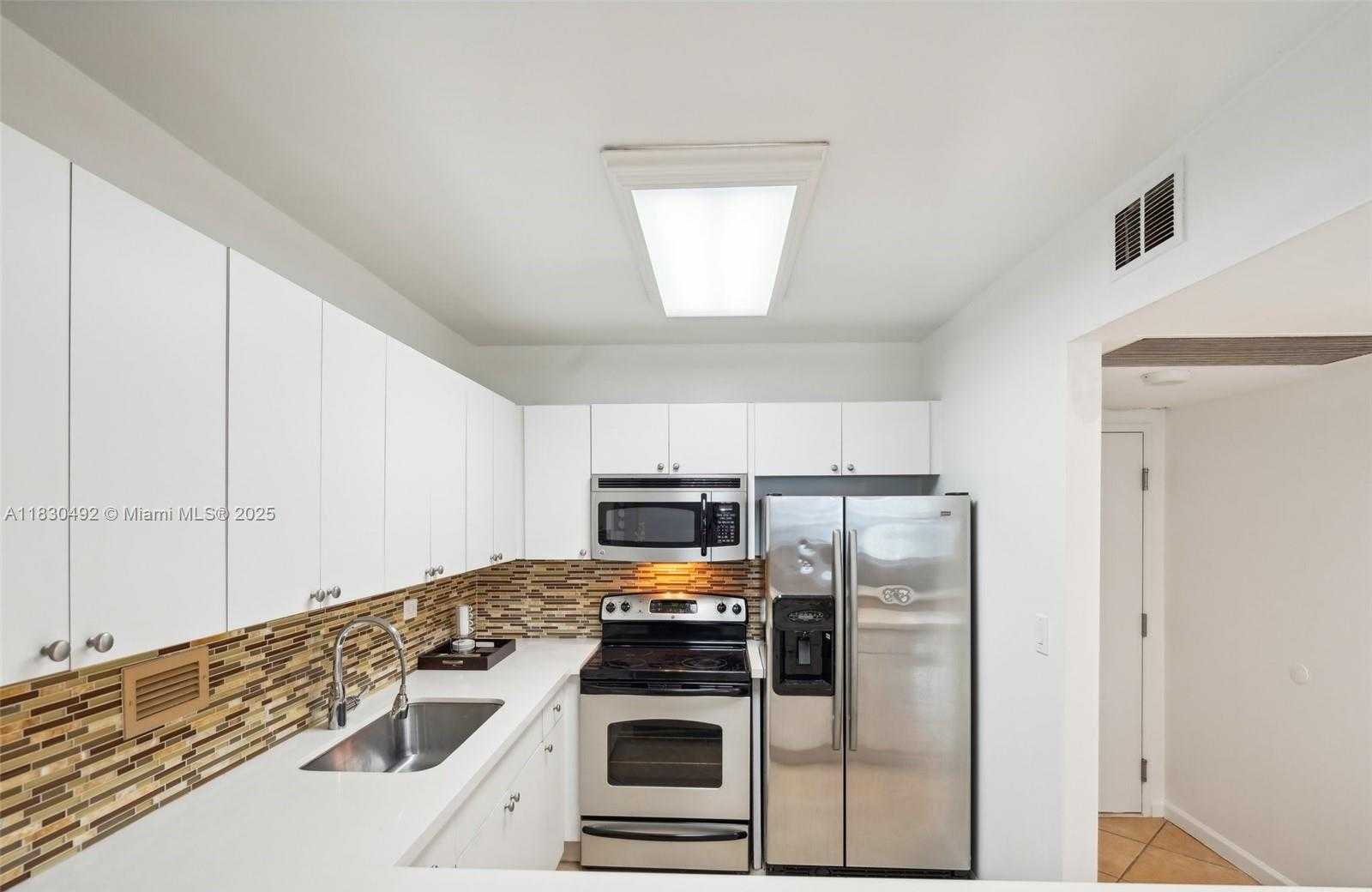 Small Image of 2301 COLLINS AVE #523, Miami Beach Number 17