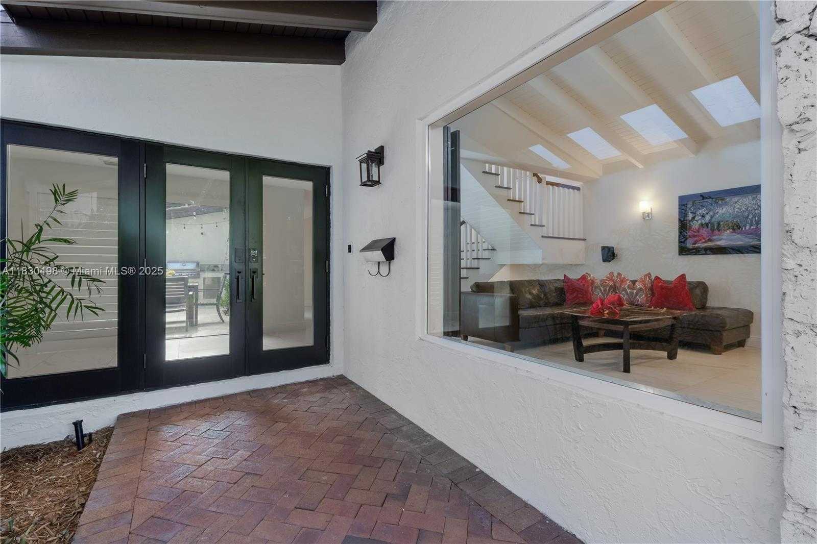 Small Image of 4830 SAN AMARO DR, Coral Gables Number 3