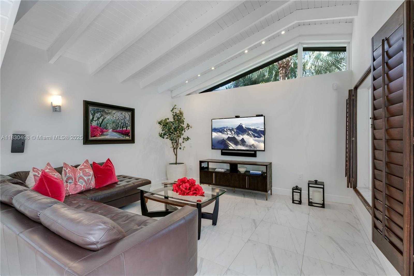 Small Image of 4830 SAN AMARO DR, Coral Gables Number 8