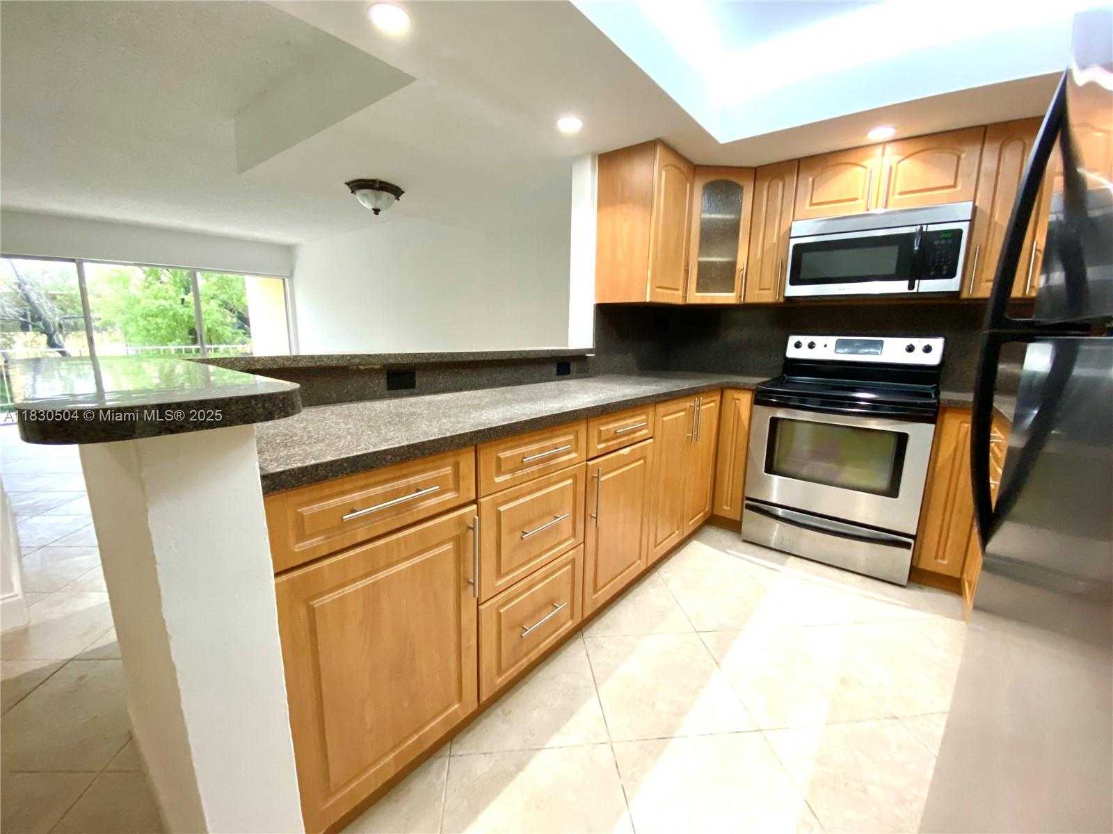 Small Image of 9371 FONTAINEBLEAU BLVD #I209, Miami Number 11